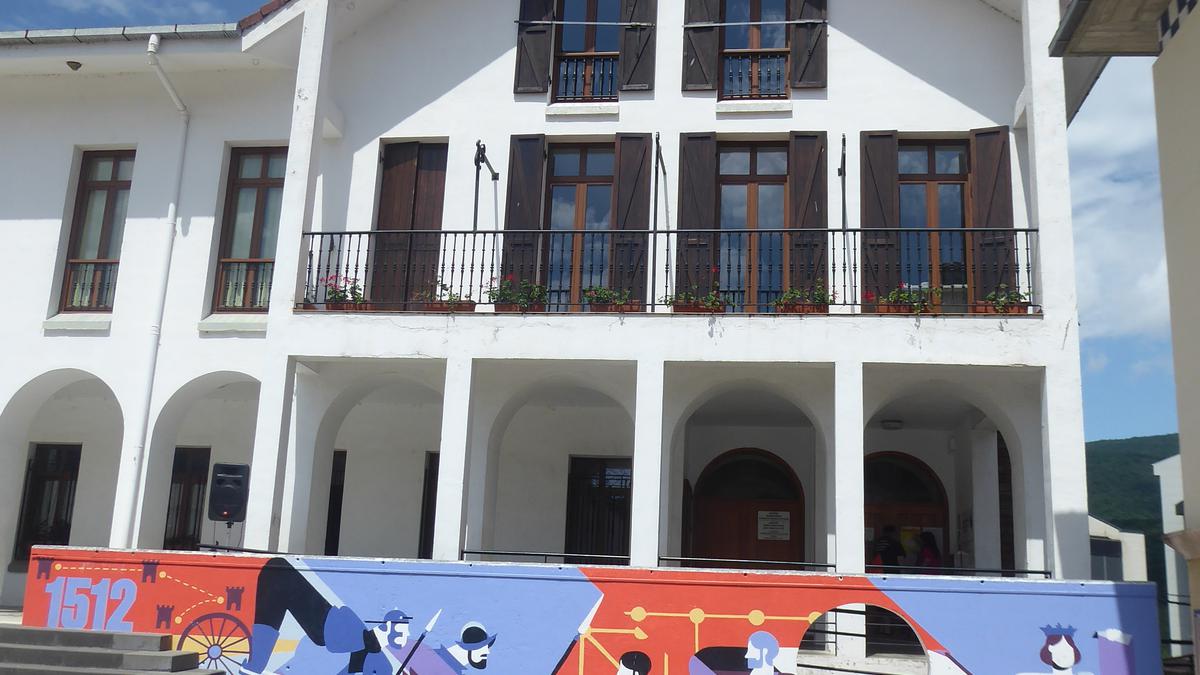 Udalak bi lanpostu jabetzan eman ditu