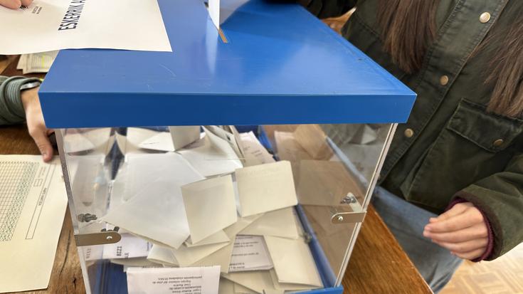 Sakanan egindako herri galdeketak