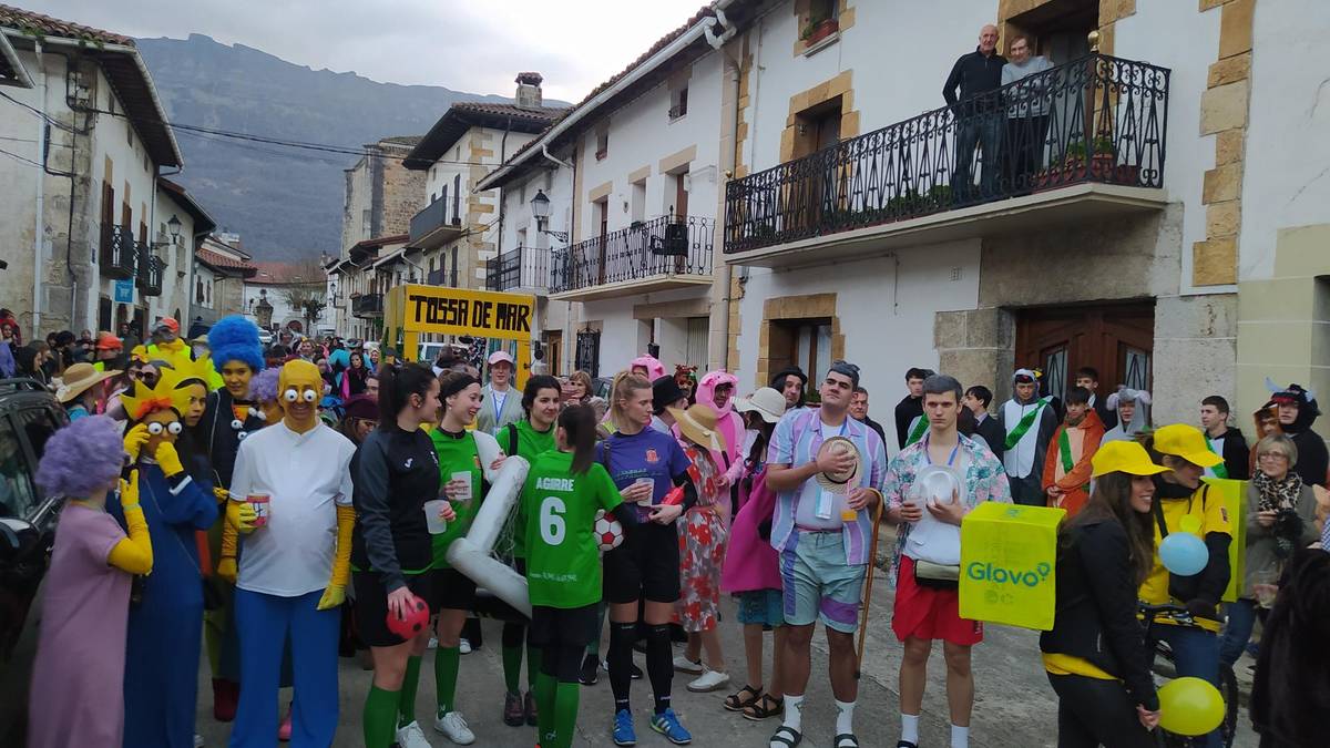 Uharte Arakilen kuadrillen mozorroak