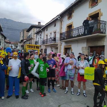 Uharte Arakilen kuadrillen mozorroak