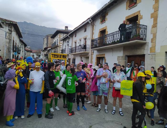 Uharte Arakilen kuadrillen mozorroak