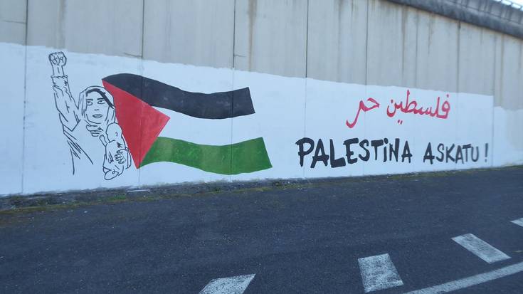 Palestinaren aldeko murala egin dute
