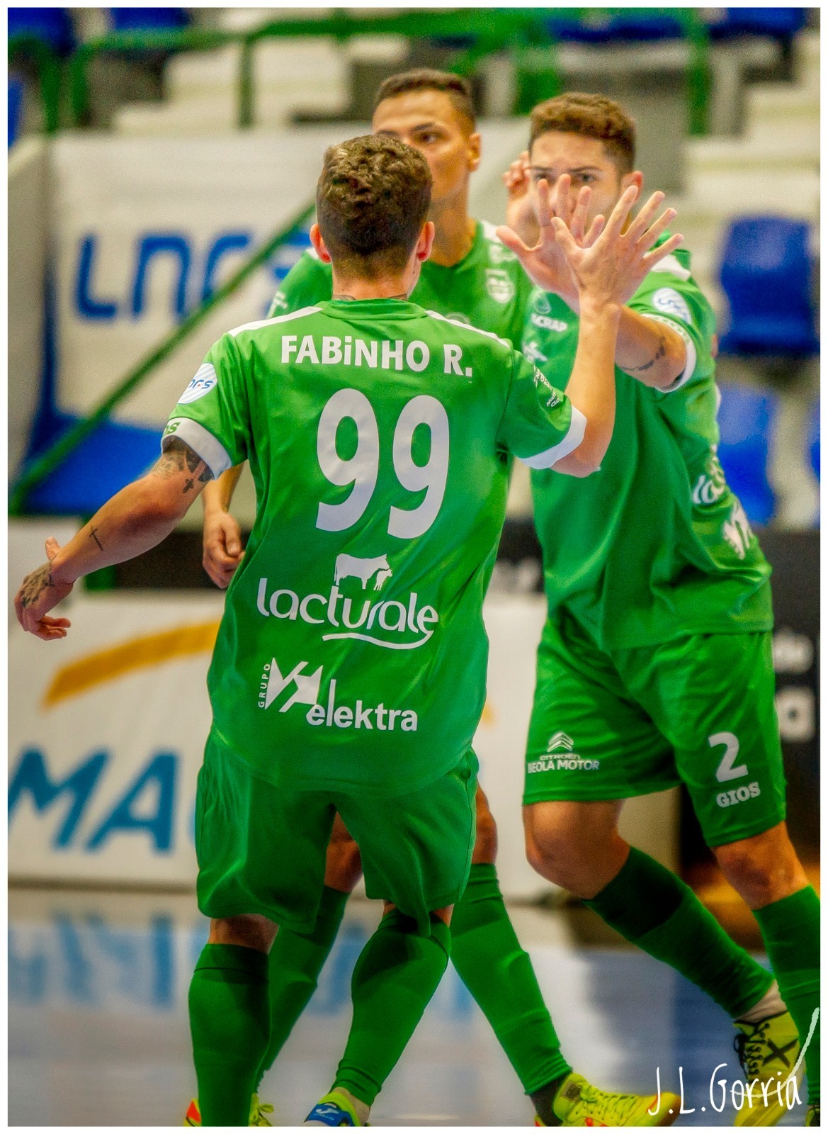 Osasuna Magna Xota, gora begira
