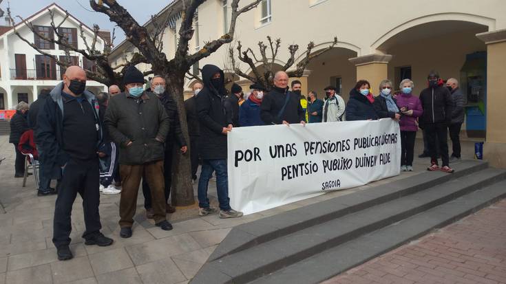 Pentsioen sistema publikoa bermatzea exijitu dute