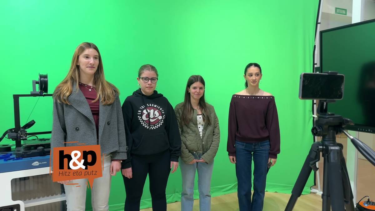 Hitz eta Putz Altsasu institutuko musikaleko antzezleekin