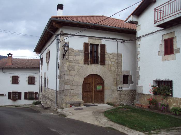 Deialdi berria irakaslearen etxea alokatzeko