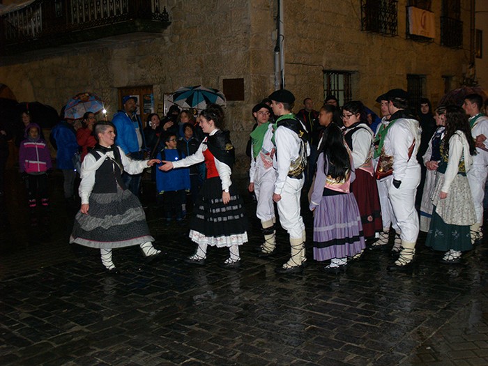 Kintoak zortzikoa dantzatzen - 12