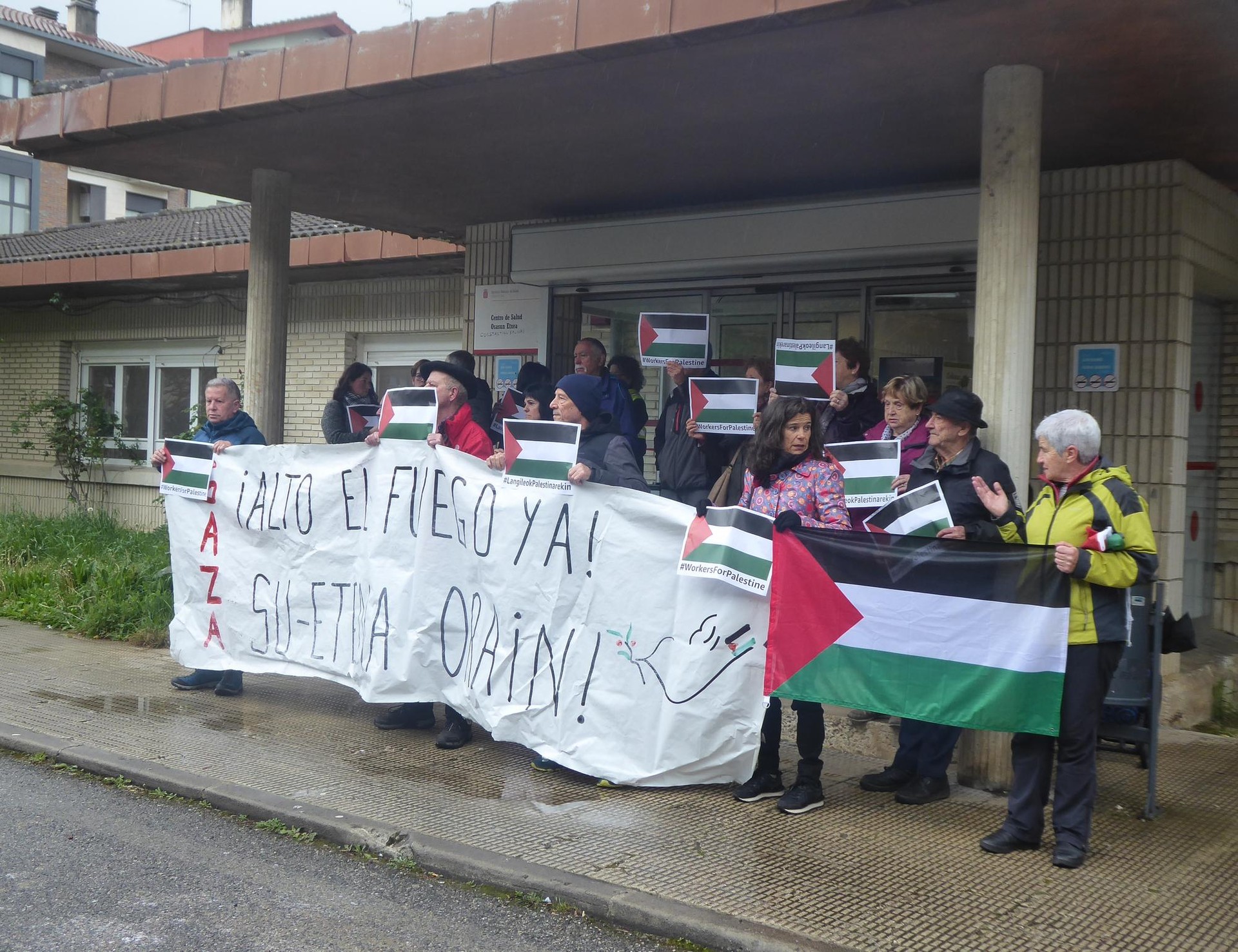 Osasun langileek Palestinako "sarraskiaren akabera" eskatu dute