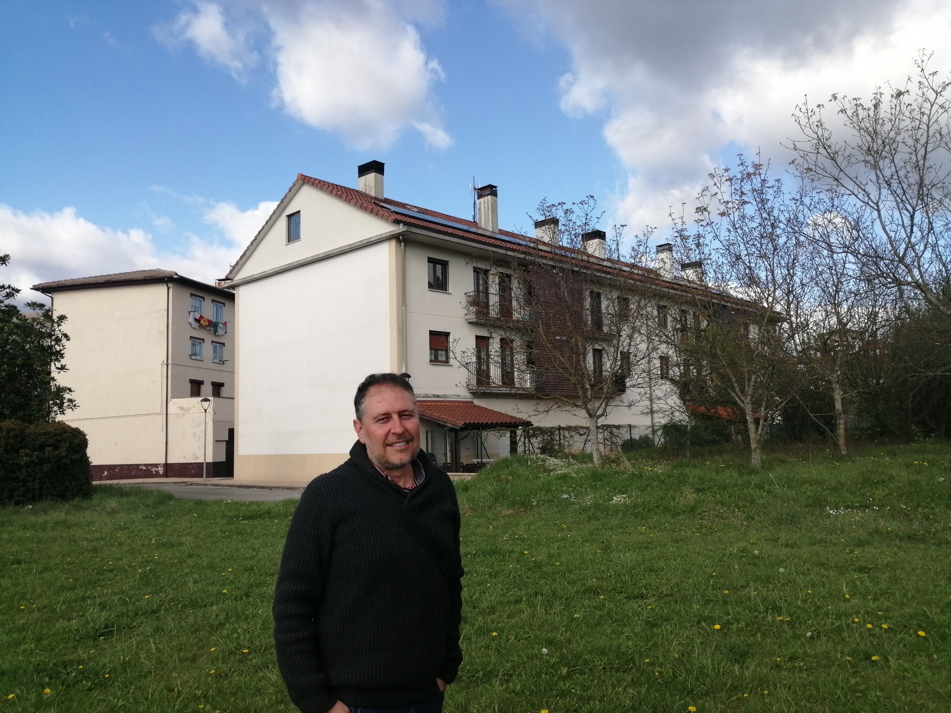 "Eguzki plaken bidez gure energia ekoizten dugu"