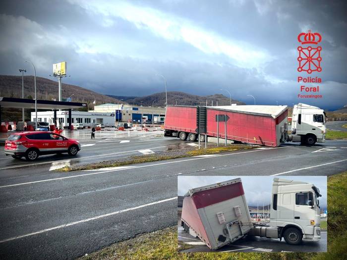 Kamioi istripua izan da