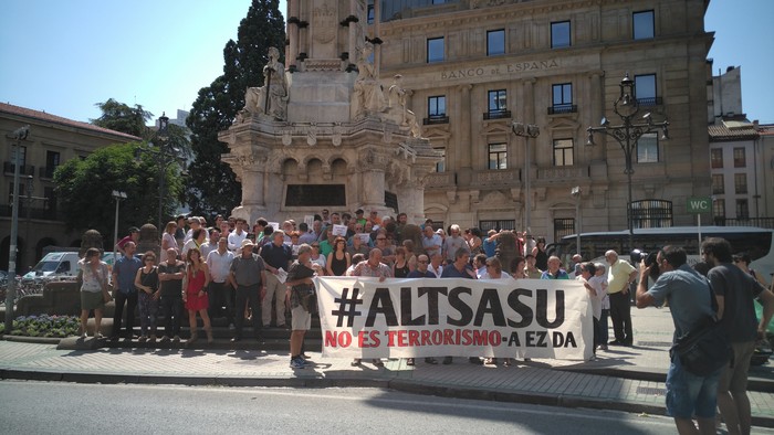 Hautetsien babesa gazteek kartzelan 7 hilabete egin dituztenean