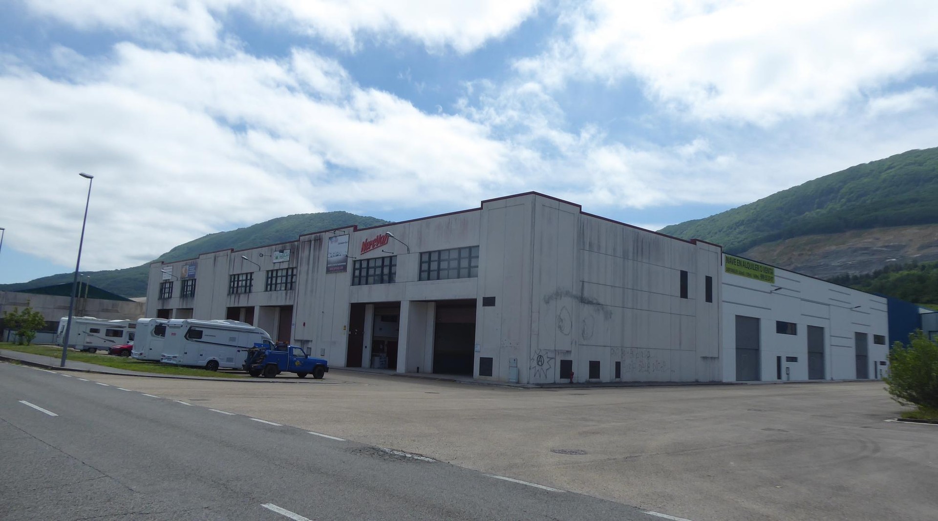 Udalak fabrika bati jarduera lizentzia eman dio