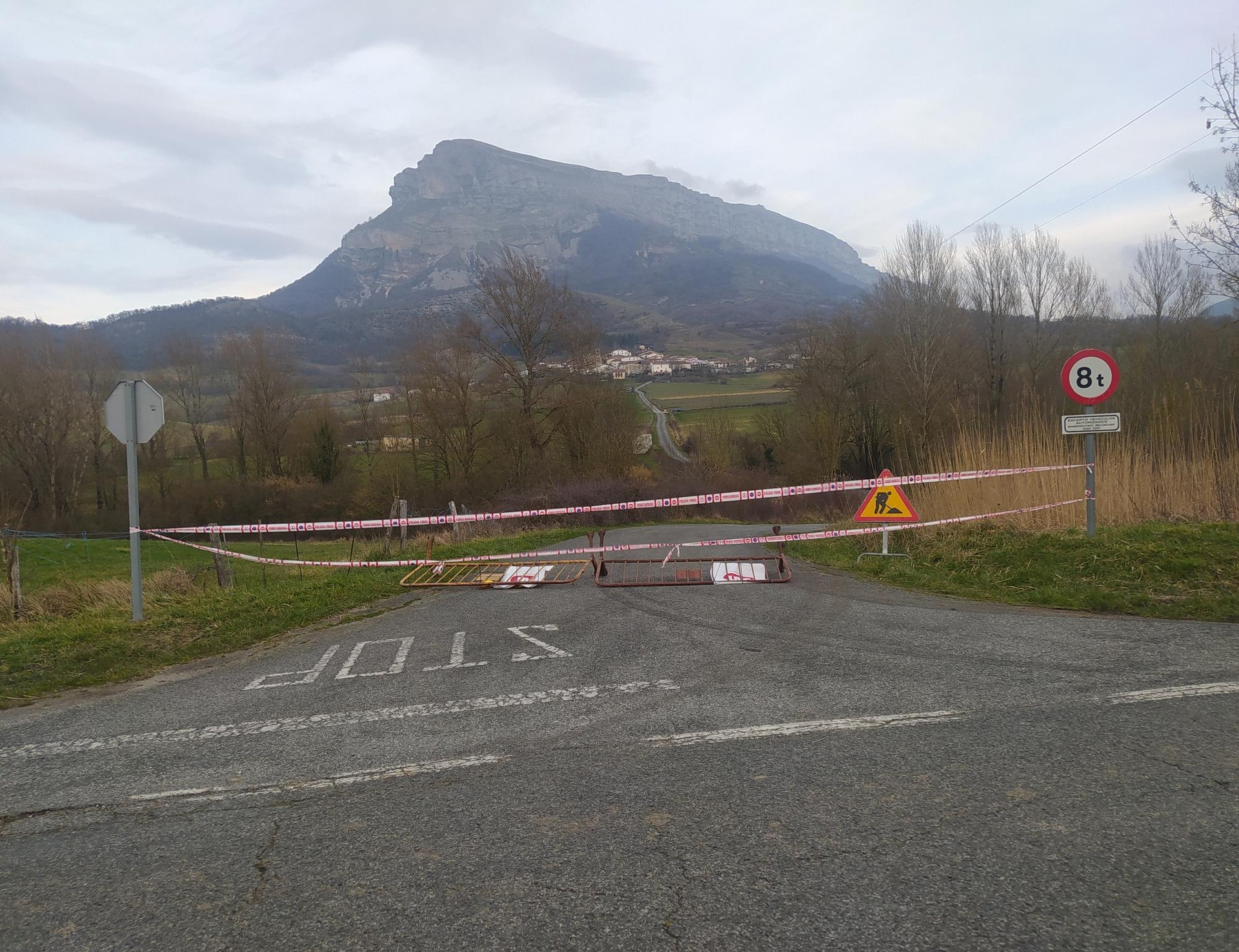 Unanurako dermioko bidea trafikora itxita