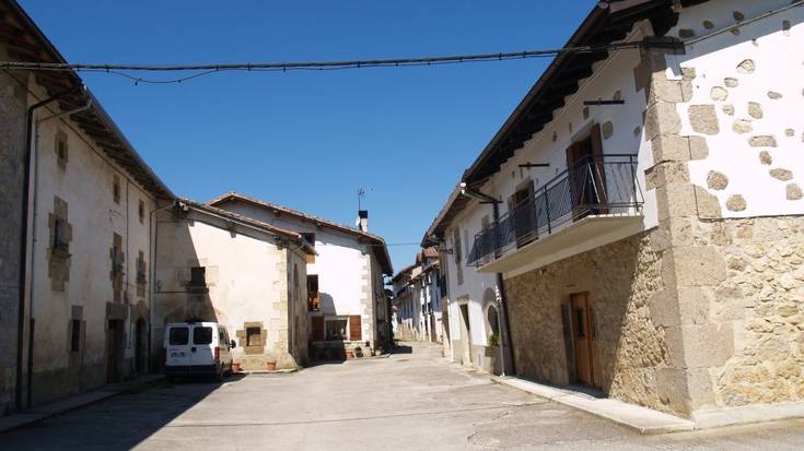 Arruazuk etxe bat erosi du