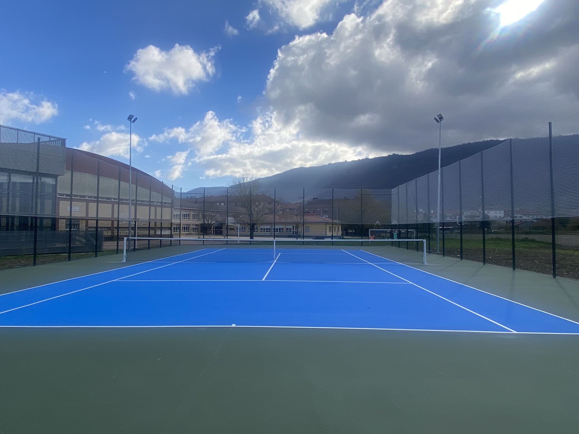 Zelandiko tenis pista berria, bukatuta