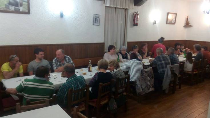 Errefuxiatuen aldeko 2.400 euro jaso dira