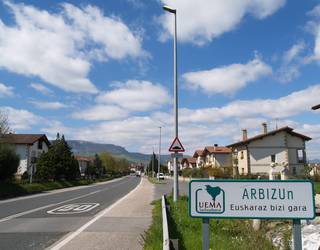 UEMAren ikerketa batek euskararen "galera aldi baten hasiera" islatzen du