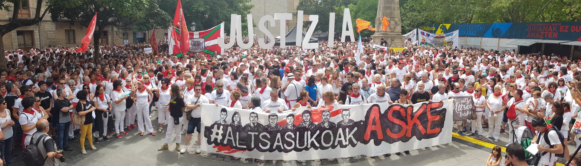 Sanferminetatik Altsasukoak askatzeko aldarrikapena zabaldu zuten