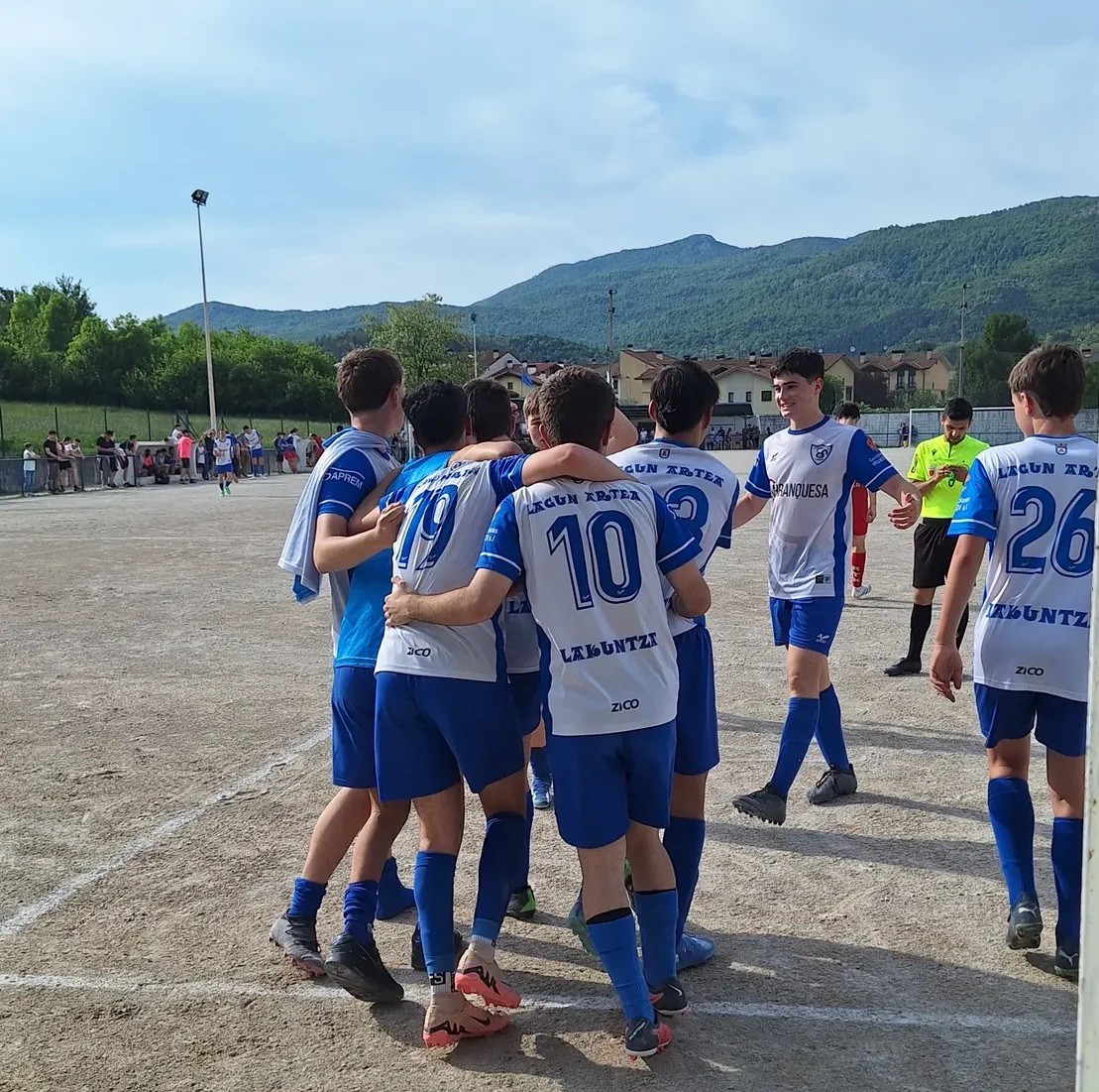 Lagun Artea, jubenilen igoera fasean aurrera