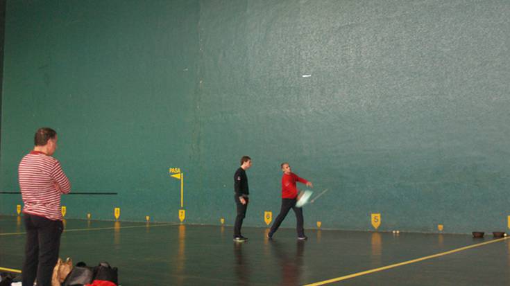 Udalak frontoiko taberna kudeatzeko deialdia egin du