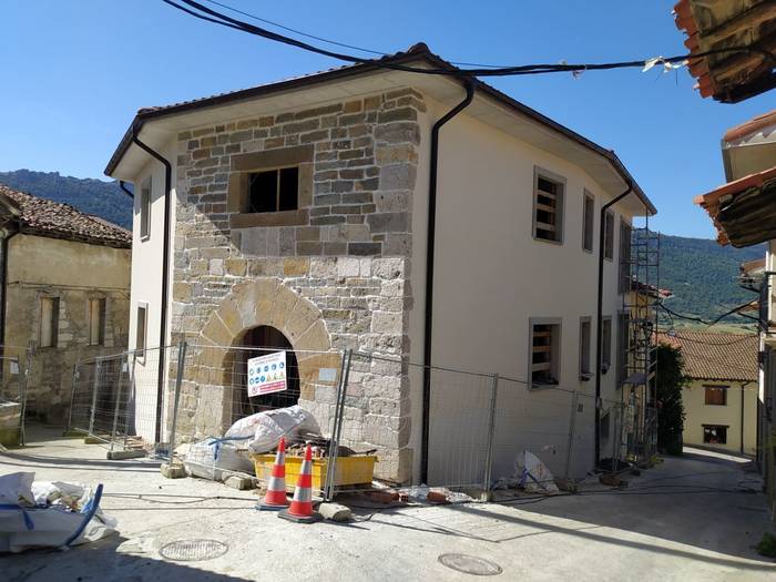 Hainbat eraikuntza lan egiten ari dira Unanun