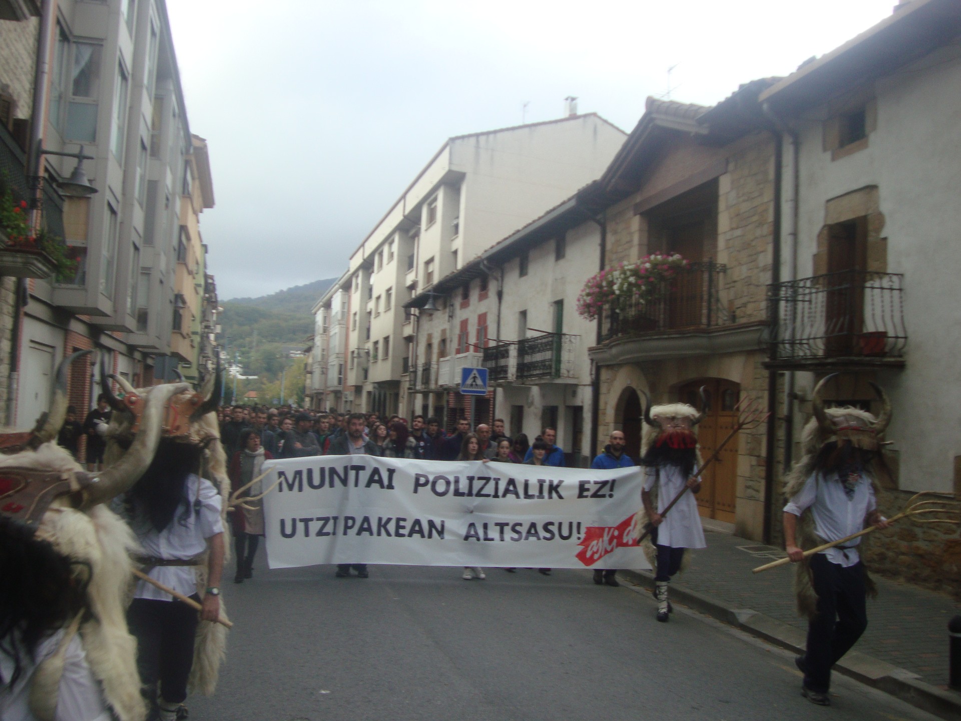 Deklarazioak, eta salaketa