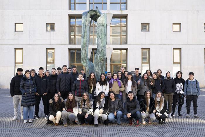 Institutuko ikasleak NUPen bisitan