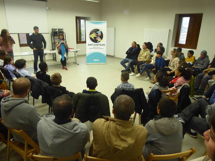 Zurrumurruen kontrako letrei saria Hiriberri arakil Guaixe.eus