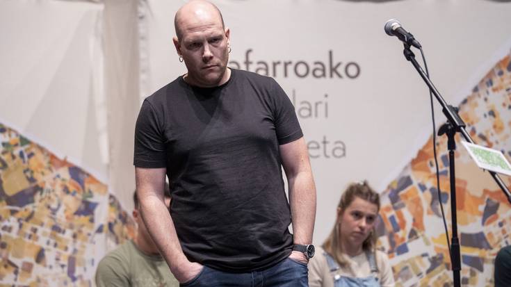 "Ne bertso onenekin erantzuten sayetuko neiz"