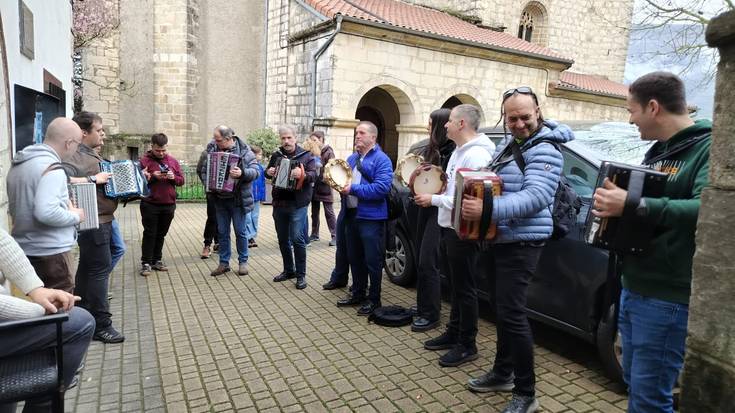 Azi Iturri trikitixa festa leku bihurtuta