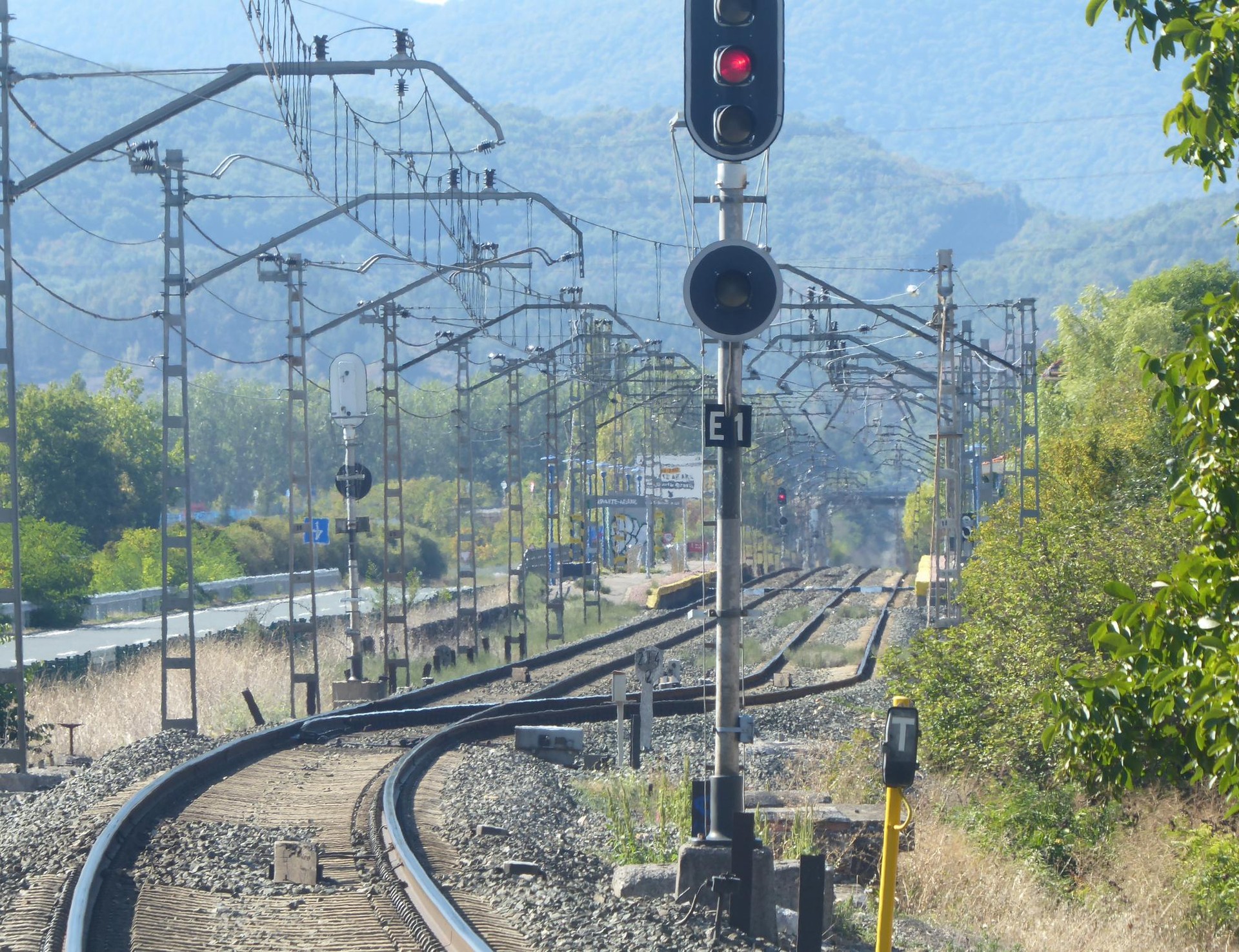 Uharteko tren geltokiko bazterbidea luzatu eginen dute
