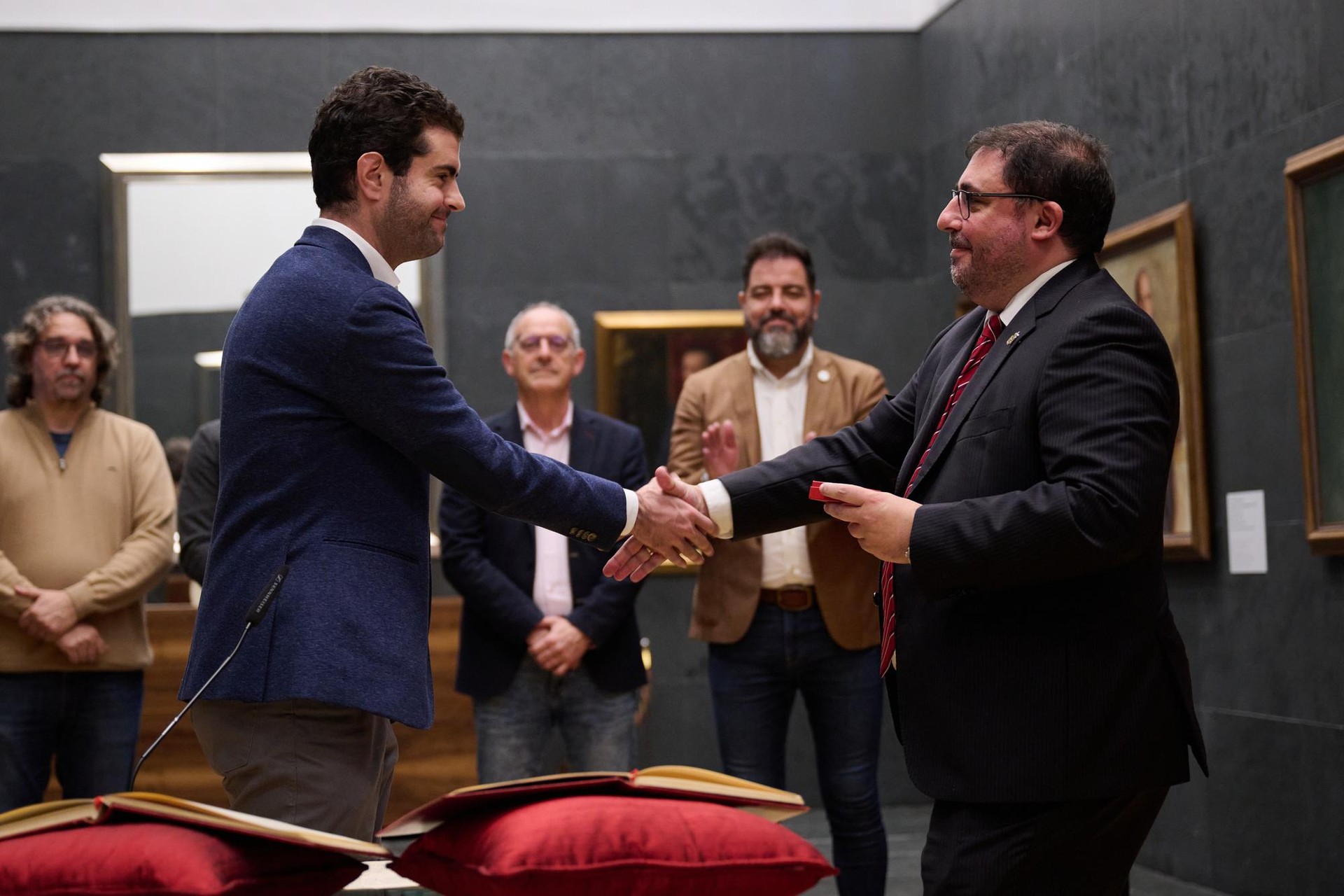 Ollo foru parlamentari karguaz jabetu da