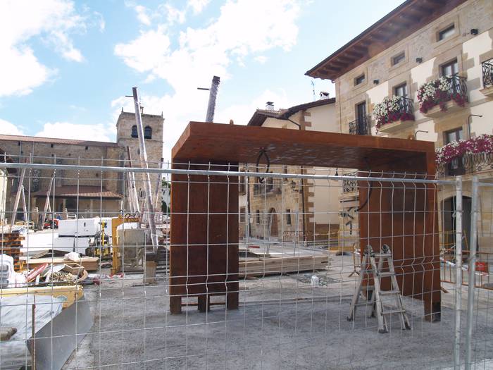 Plazako lanak agorrila erdialderako despedituta