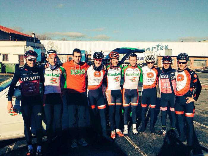 Jorge Azanzak Fundacion Ciclista Euskadi taldeko bere lehen entrenamendua zuzendu du
