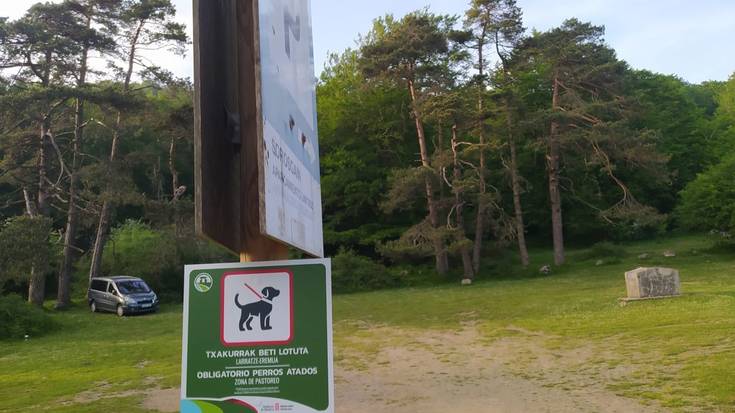 Urbasa-Andia natur parkean txakurrak lotuta ibili behar dute