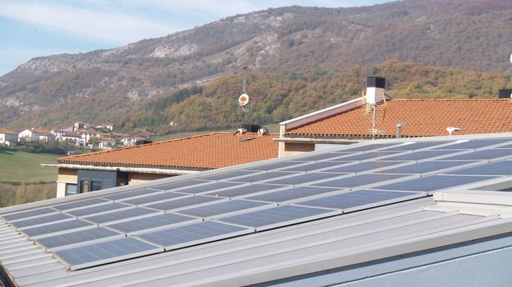 EBKk lau proiektu fotovoltaikori buruzko argibideak emanen ditu