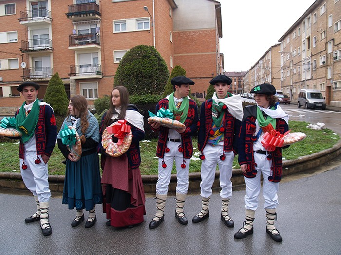 Kintoz bete dira kaleak - 38