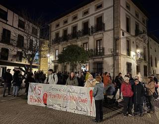 Pediatria zerbitzu duina nahi dute