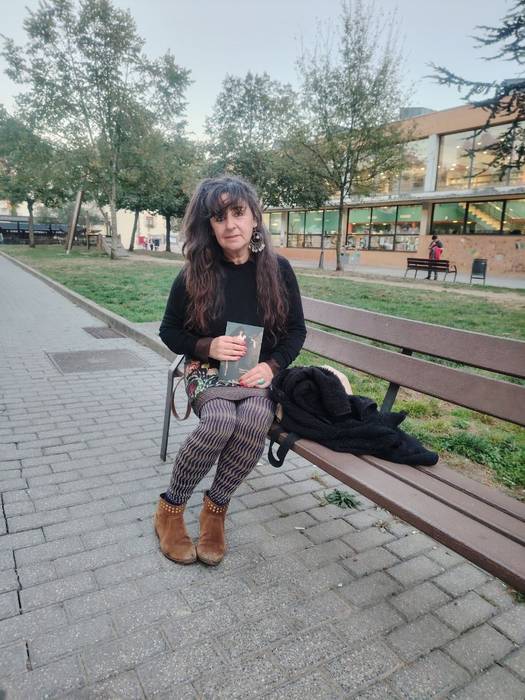 "Bertsoen bidez kontatutako istorioak dira; herri poesia"