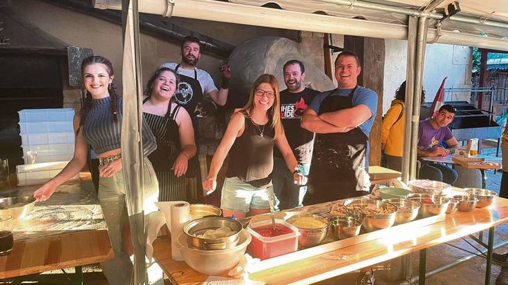 "Auzolanak bultzatuta egin dugu aurrera"