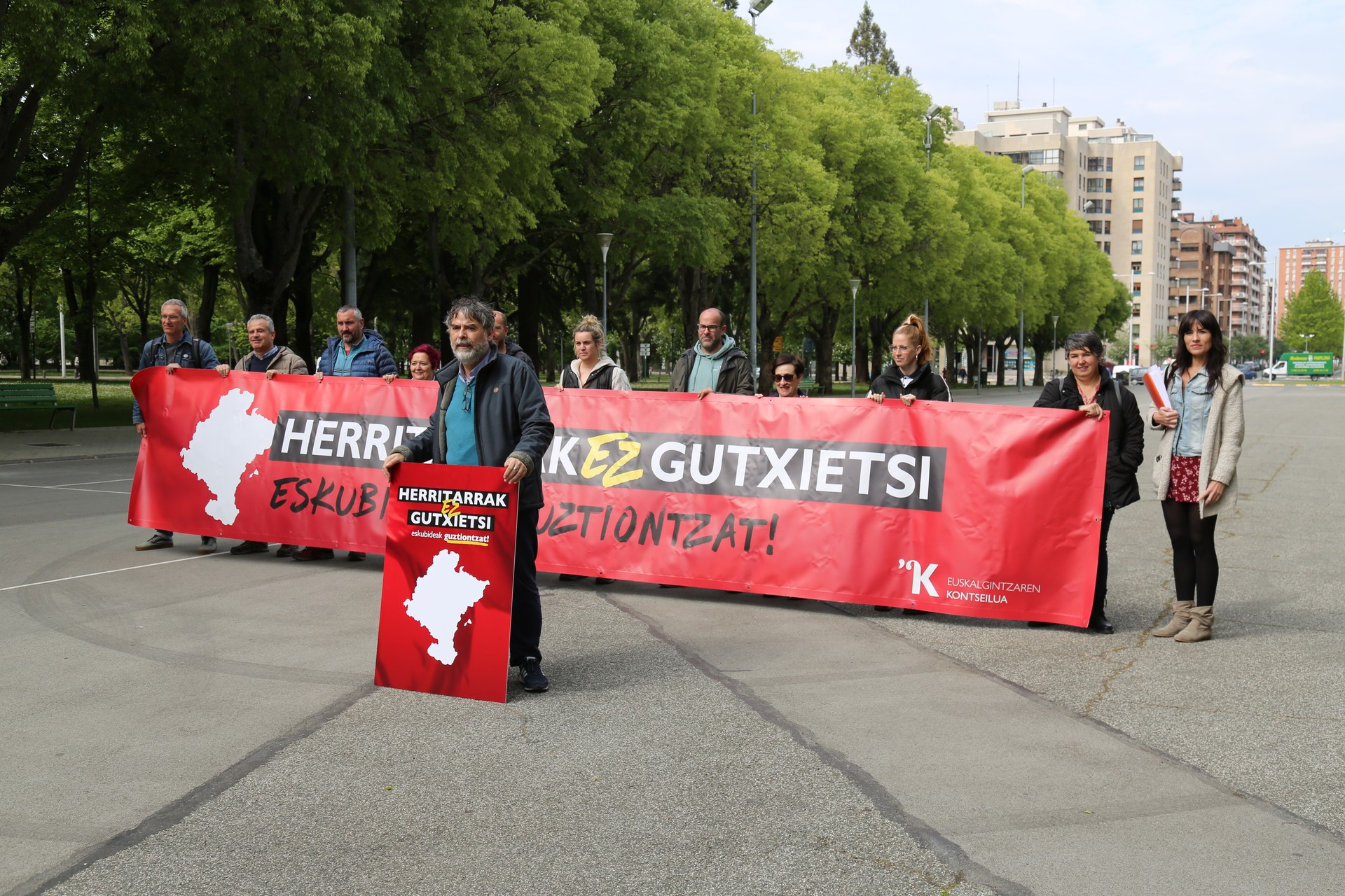"Herritarren eskubideak daude jokoan"
