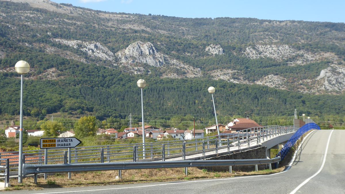 Etxea eraikitzen ari dira