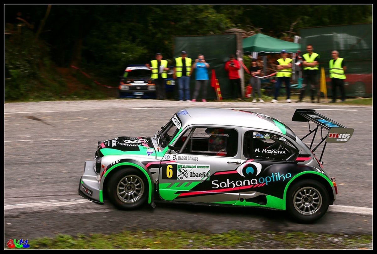 Ibardinetik bi sari ekarri ditu Seat 600 JTR-ak