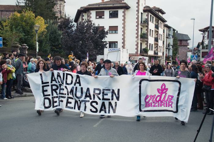 Erdiz Bizirik plataformaren hitzaldia