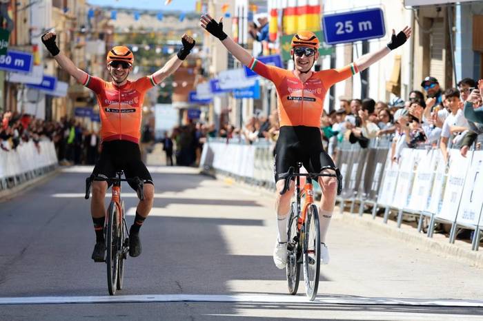 Euskaltelen bikoitza, Onturren