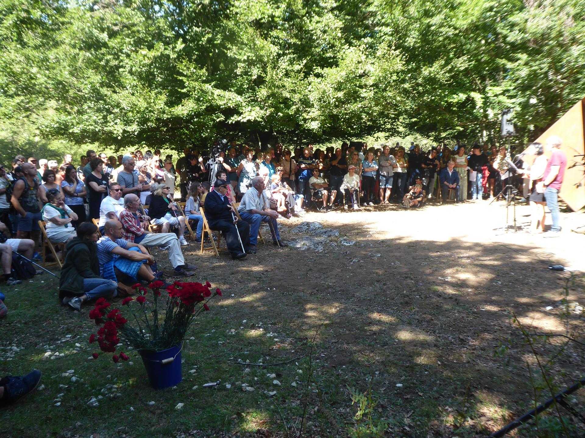 Ez ahazteko, eta memoriaren bidea urratzeko