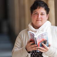 "Istorioak kontatzeko fikzioa bide bat da"