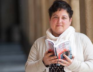 "Istorioak kontatzeko fikzioa bide bat da"