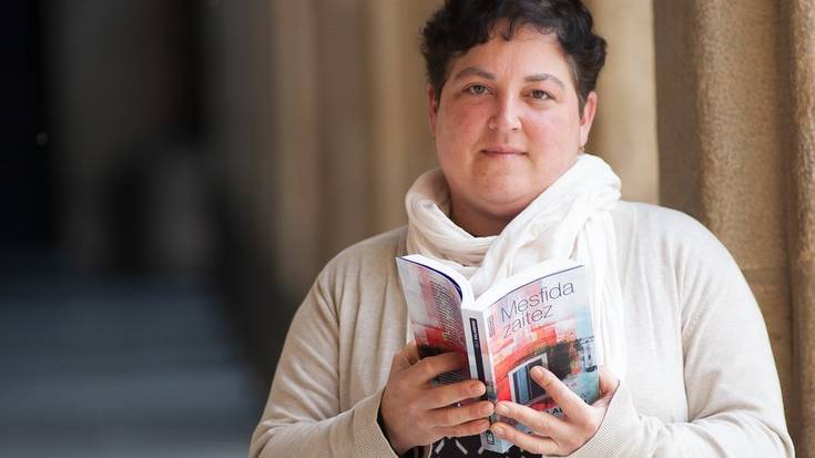 "Istorioak kontatzeko fikzioa bide bat da"