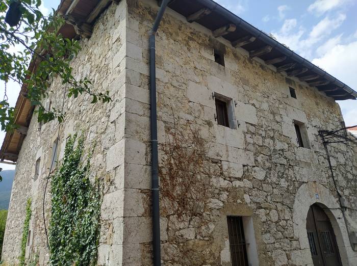 Gizarte egoitza egokitzeko lanak eman nahi ditu kontzejuak